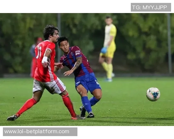 国王杯精彩对决本菲卡与里昂战成平局绝杀瞬间引发全场狂欢