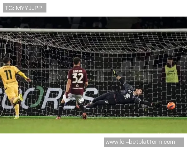 意甲焦点战曼城逆转AC米兰争议判罚引发全场热议