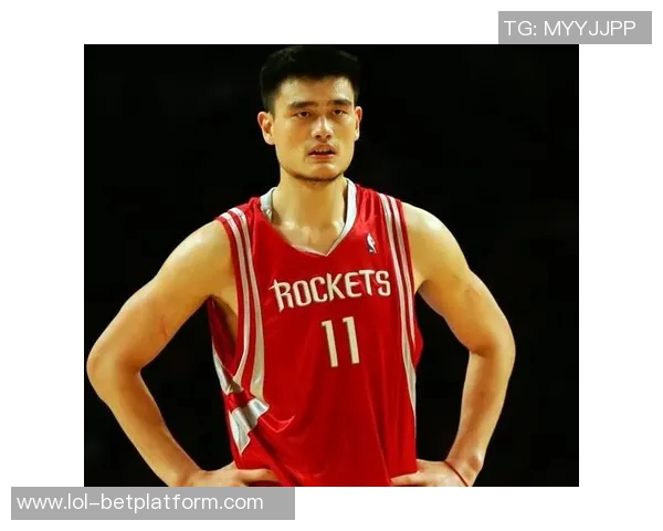 姚明的篮球传奇与人生轨迹：从球场巨星到国际体育大使的辉煌历程