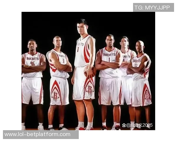 姚明踢脚球的趣味瞬间与篮球巨星的另类运动体验