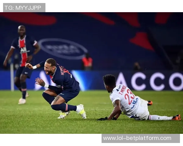 友谊赛精彩回顾巴黎圣日耳曼轻取里昂全场逆转瞬间引发热烈反响