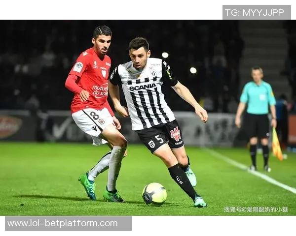 西甲激战曼联大胜本菲卡点球大战引发全场狂欢与转会热议 西甲激战曼联大胜本菲卡点球大战引发全场狂欢与转会热议