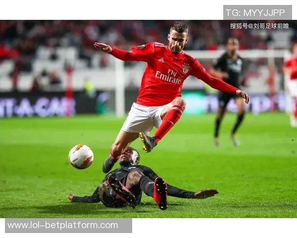 足总杯精彩对决多特蒙德大胜本菲卡红牌事件引发全场热议