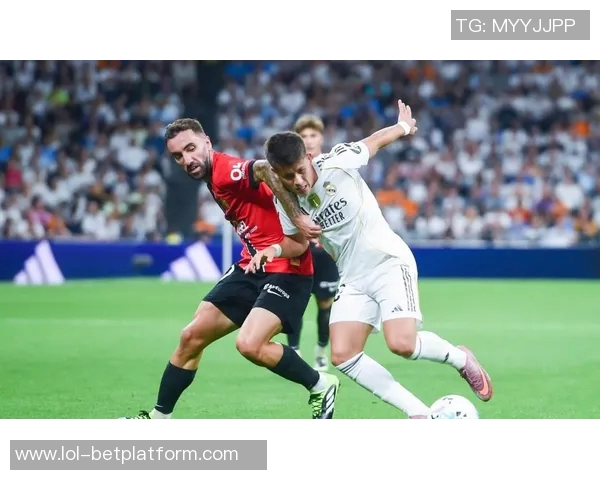 意甲激战：皇马大胜曼联红牌事件引发全场热议与争议