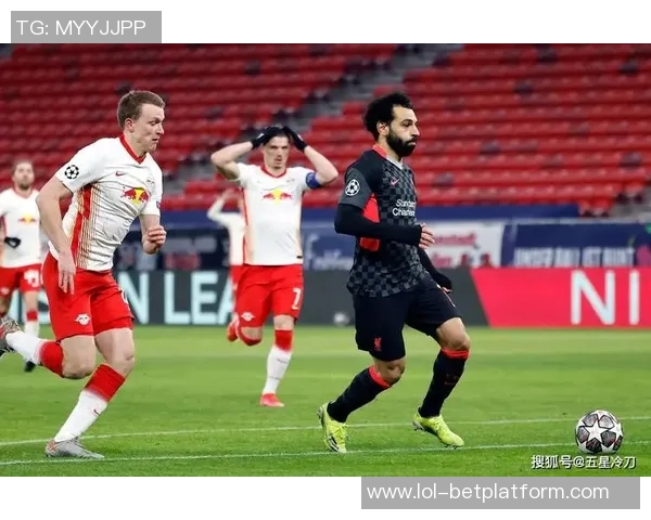 欧冠激战：利物浦与莱比锡鏖战至平局绝杀瞬间引发全场热烈反响