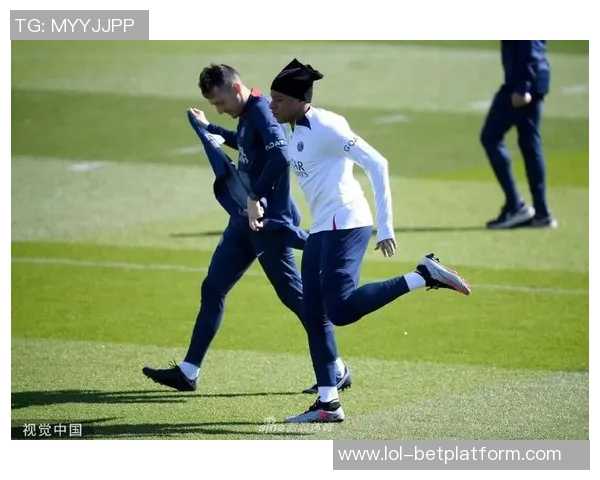 西甲激战:巴黎圣日耳曼与热刺2比2平局绝杀瞬间引发全场热议 西甲激战:巴黎圣日耳曼与热刺2比2平局绝杀瞬间引发全场热议